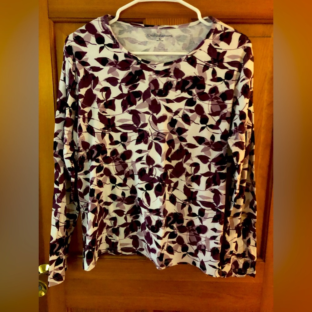 SALE🎉🎉Pre owned Croft and barrow long sleeve top.